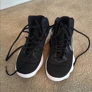Nike Black and White Athletic Sneakers Basketball shoes
